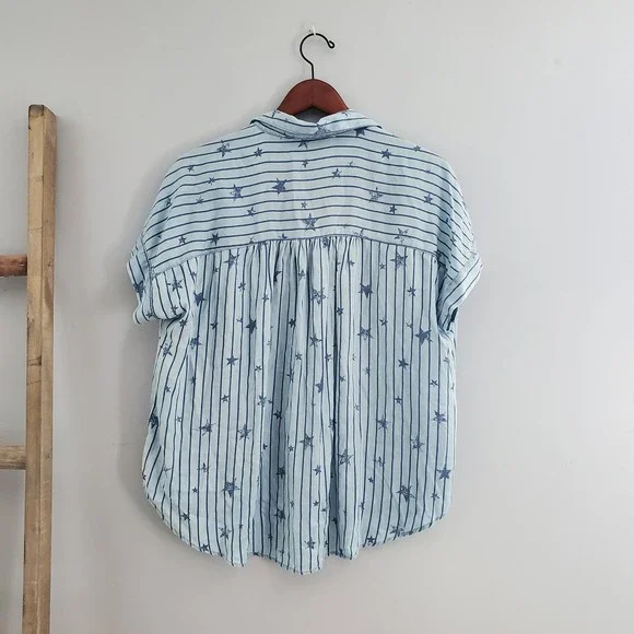 Jane + Delancey Blue Stars & Stripes Short Sleeve Button Down Top Size L - Picture 2 of 8